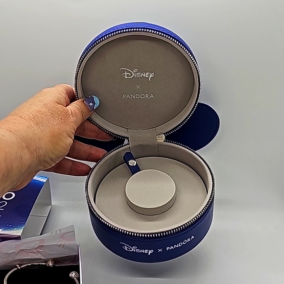 Disney x Pandora NWTS D23 Expo Fan Event Bracelet Charm and RARE Box - Picture 7 of 13